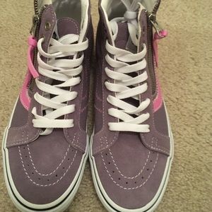 Vans sk-8 hi NWOT never worm size 7.5.